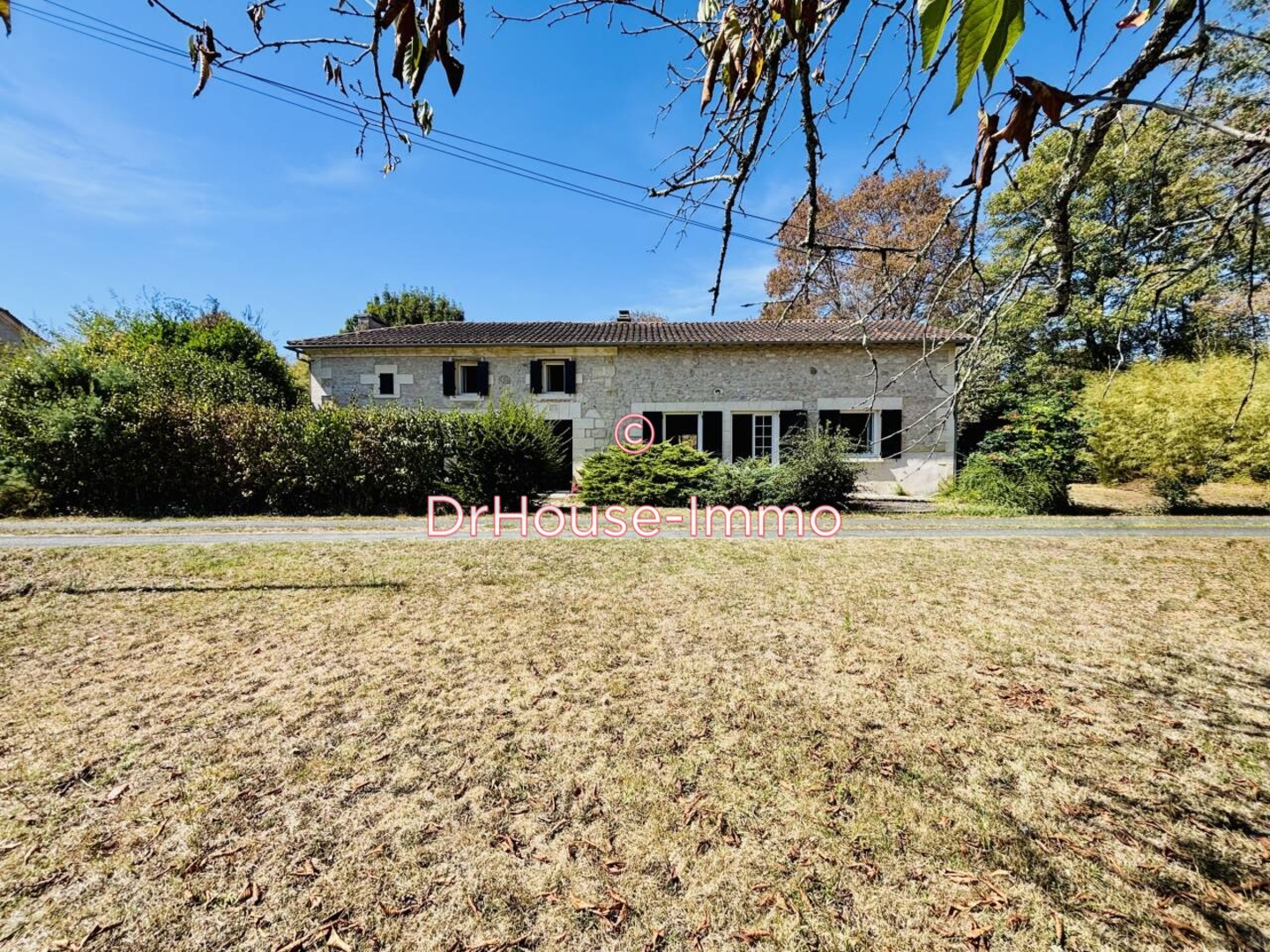 Maison 7 pièces de 212 m² - Montpeyroux (24610)