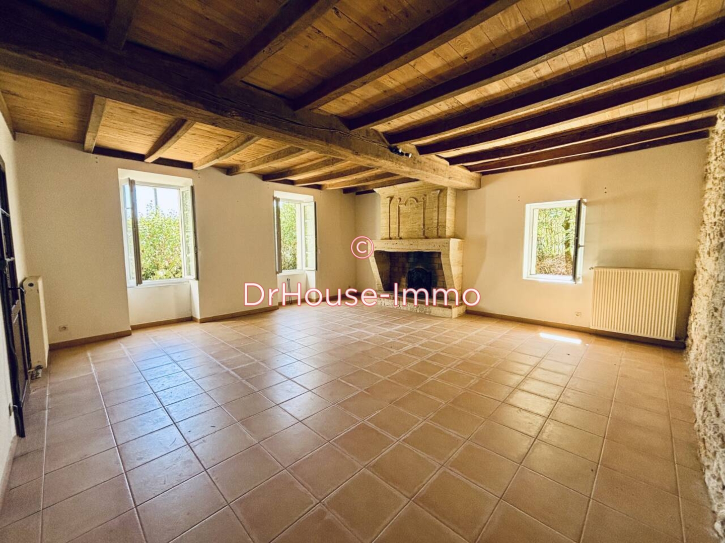 Maison 7 pièces de 212 m² - Montpeyroux (24610)