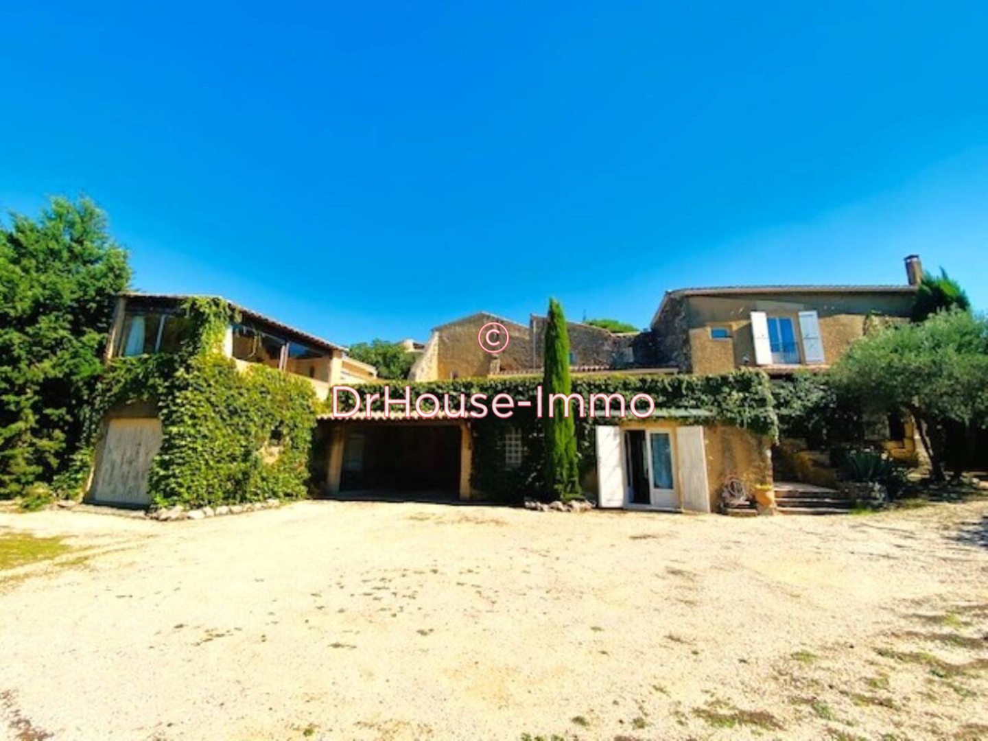 Maison 6 pièces de 150 m² - Uzès (30700)