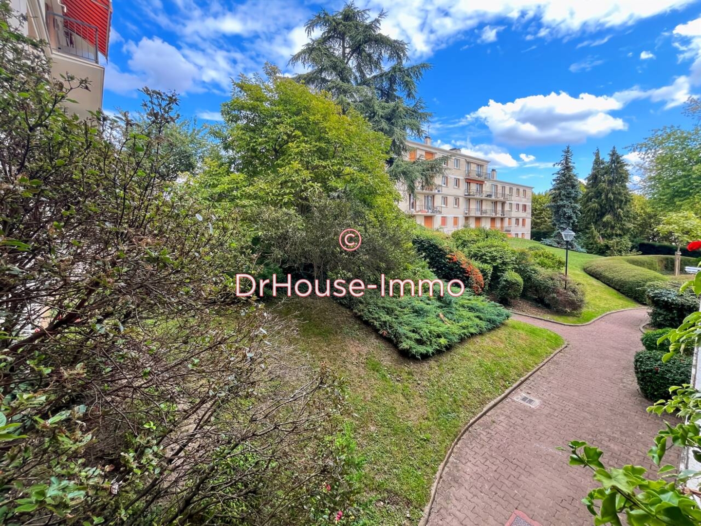 Appartement 5 pièces de 109 m² - Le Raincy (93340)