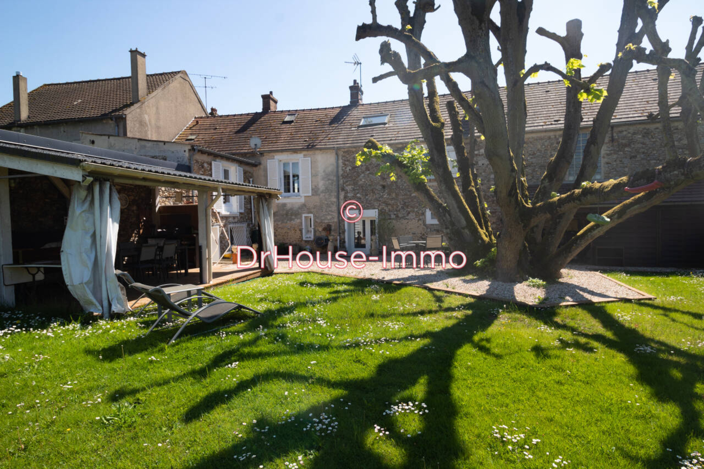 Maison 7 pièces de 200 m² - Auteuil (78770)