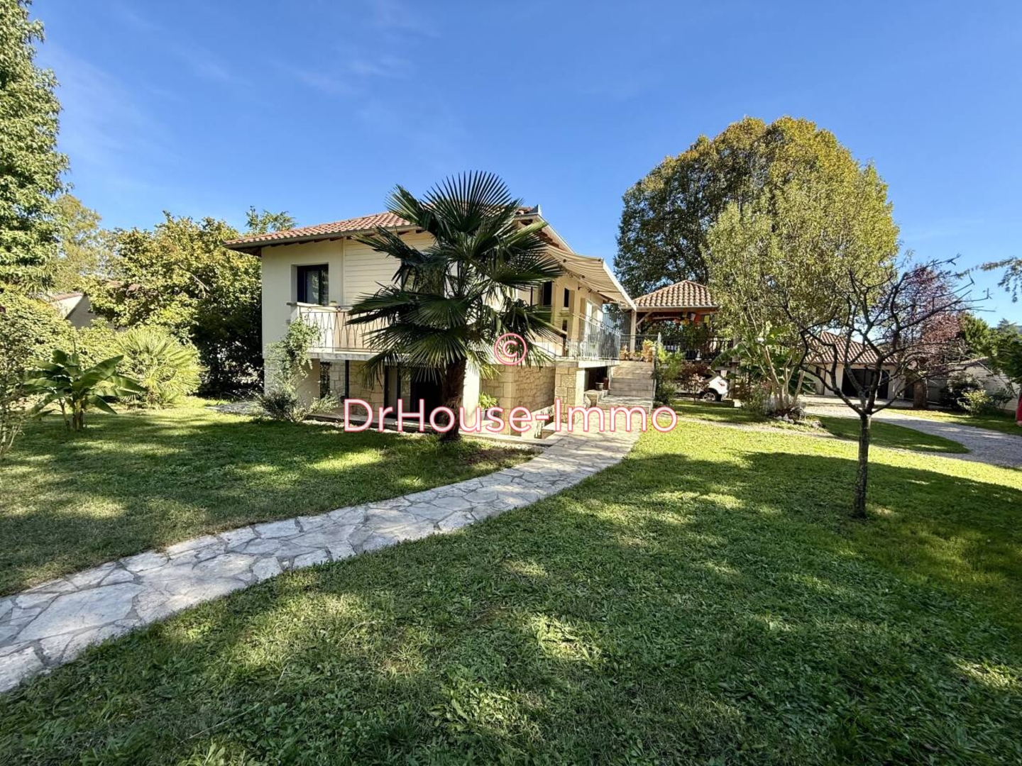 Maison 7 pièces de 180 m² - Saint-Sozy (46200)