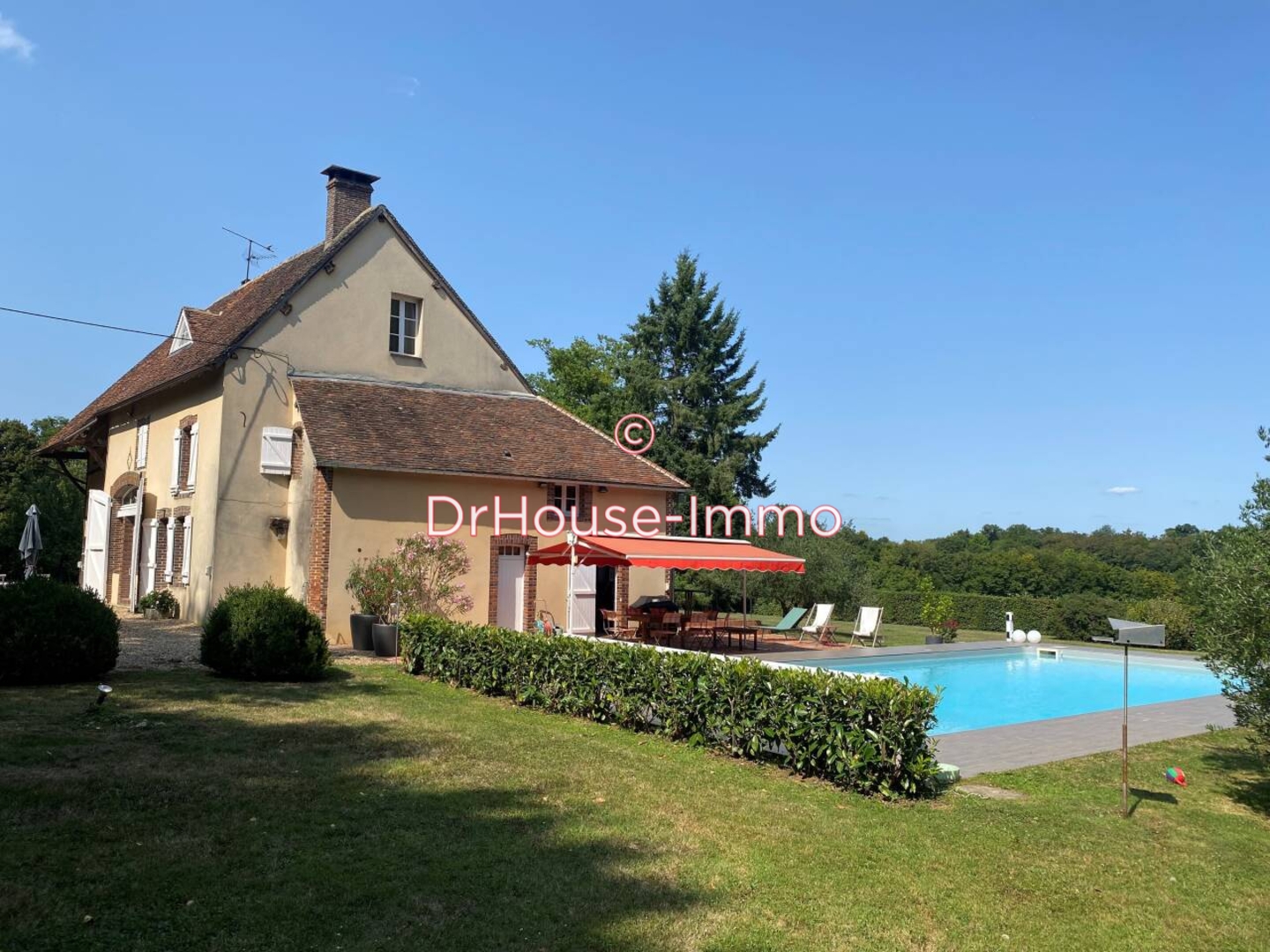 Maison 7 pièces de 208 m² - Dracy (89130)