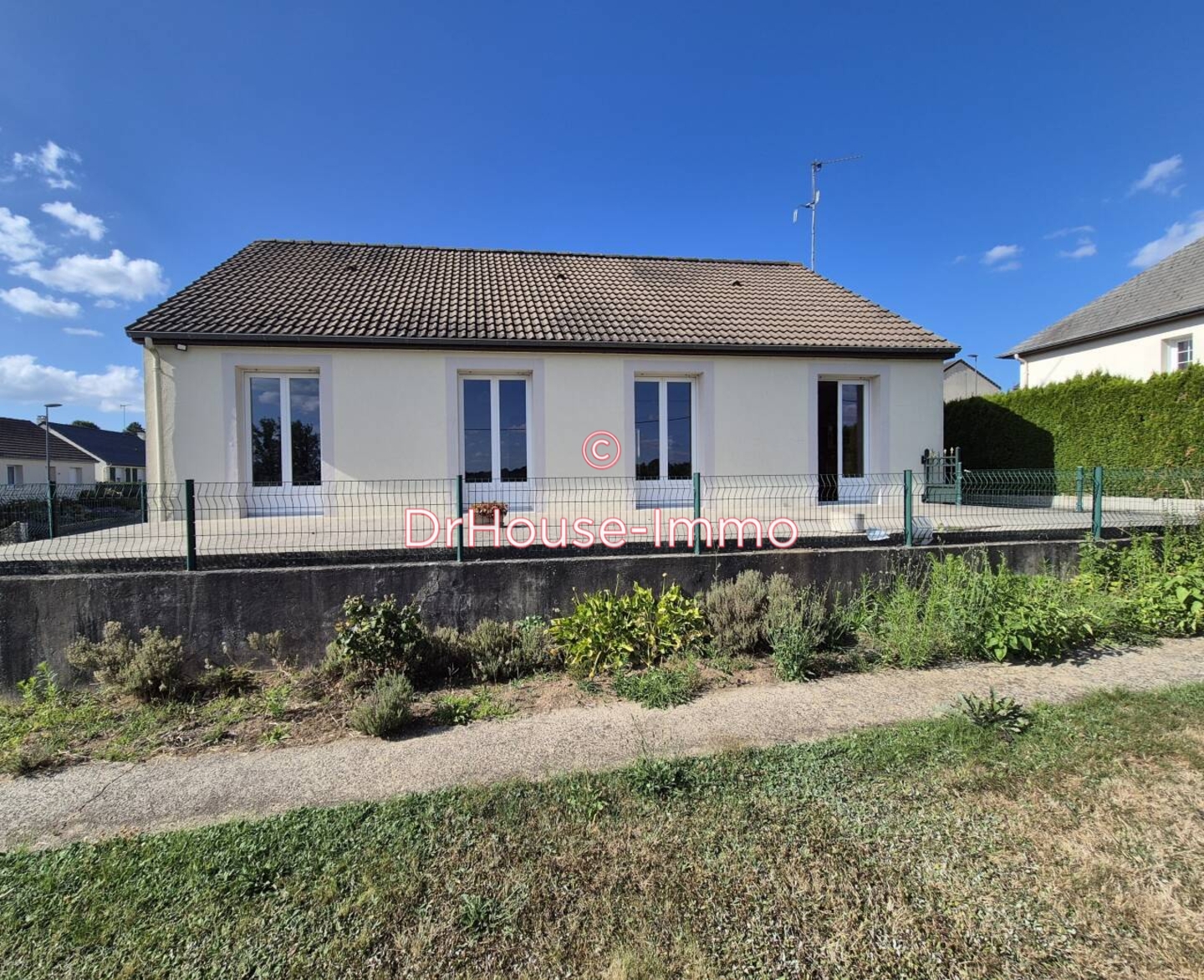 Maison 6 pièces de 97 m² - Brécé (53120)