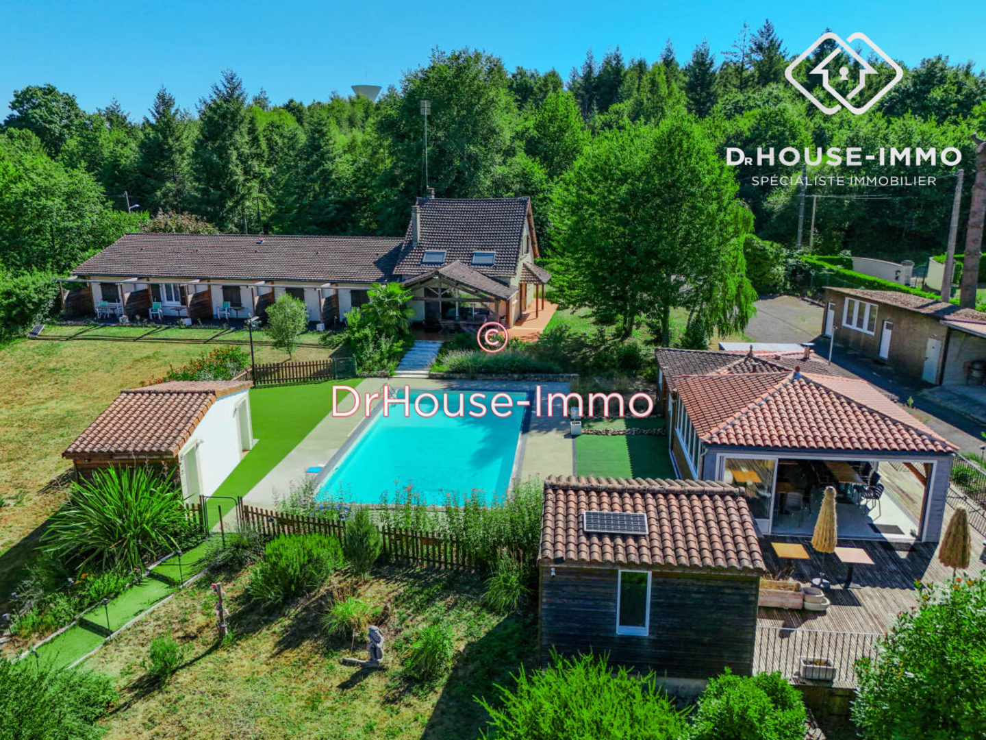 Maison 17 pièces de 420 m² - Augignac (24300)