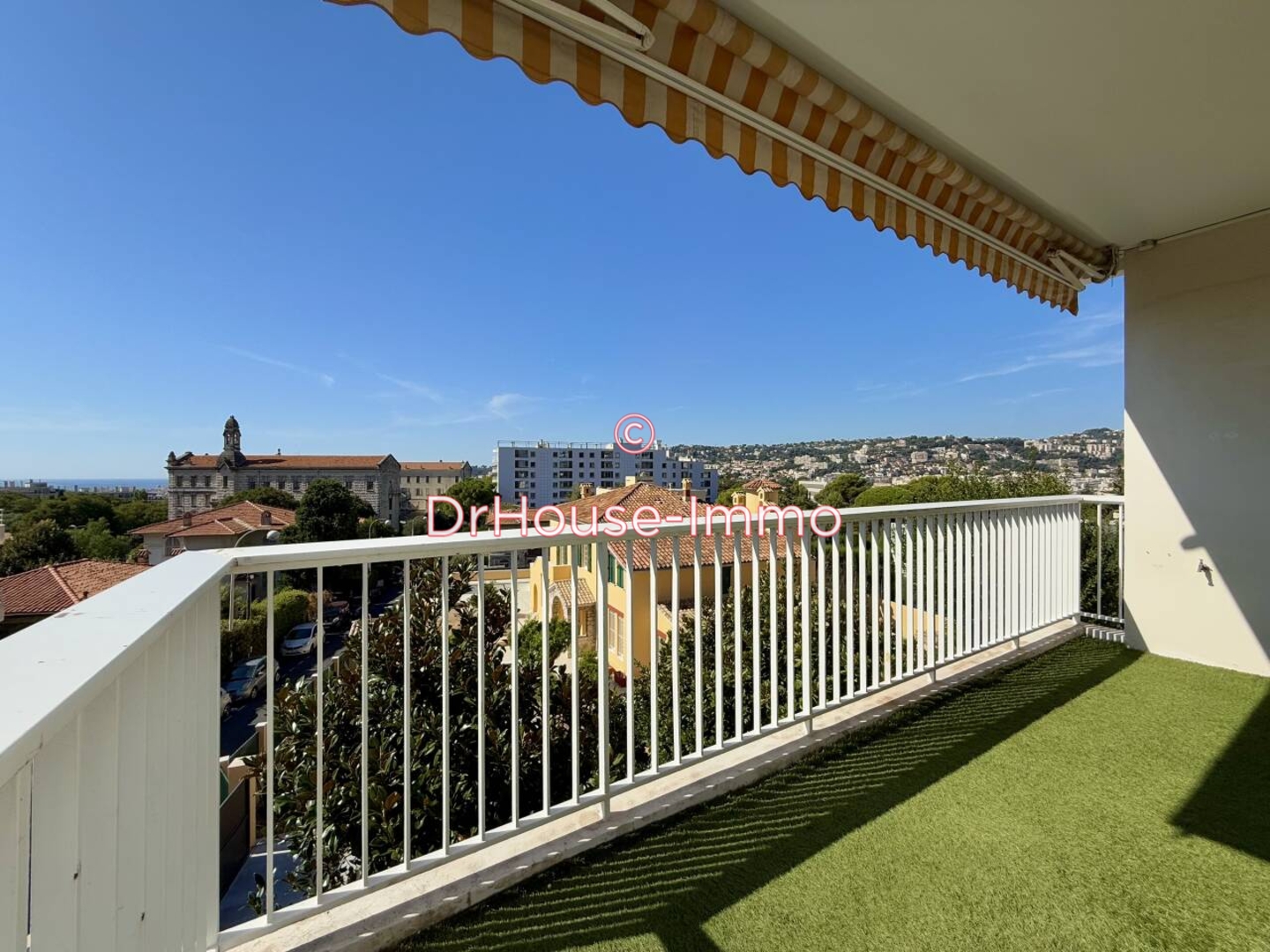 Appartement 4 pièces de 99 m² - Nice (06000)