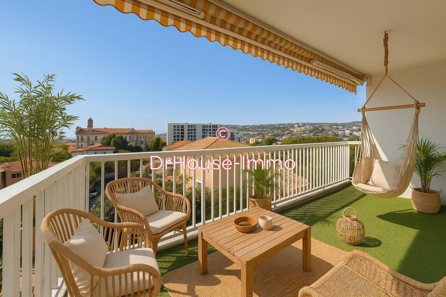 Appartement 4 pièces de 99 m² - Nice (06000)