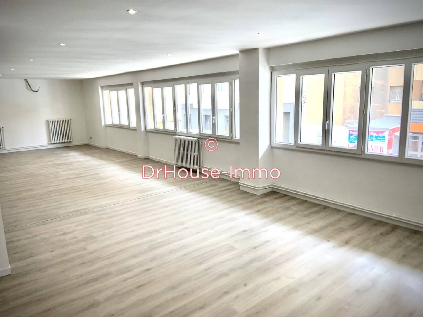 Appartement 1 pièce de 196 m² - Marseille (13003)
