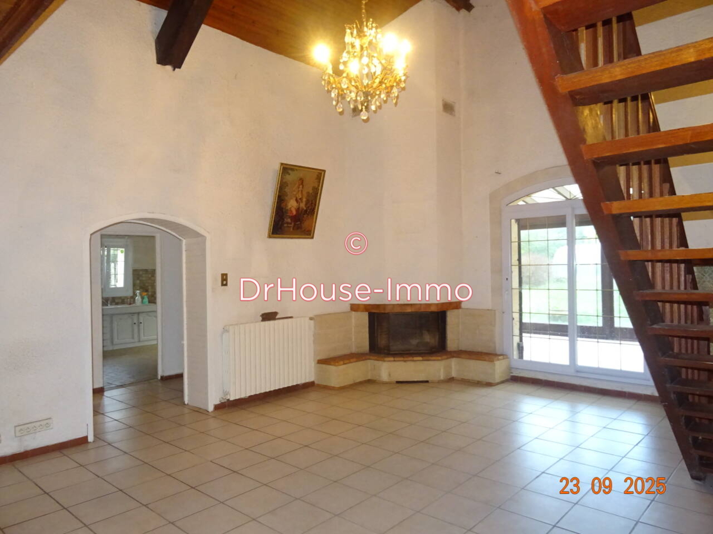 Maison 10 pièces de 240 m² - Saint-Yzan-de-Soudiac (33920)