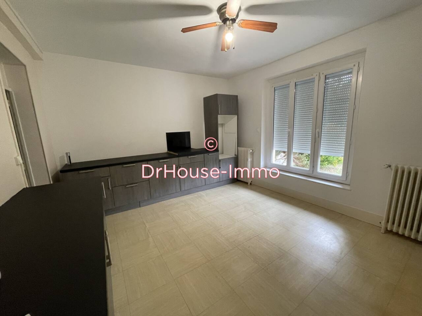 Maison 8 pièces de 198 m² - Avord (18520)