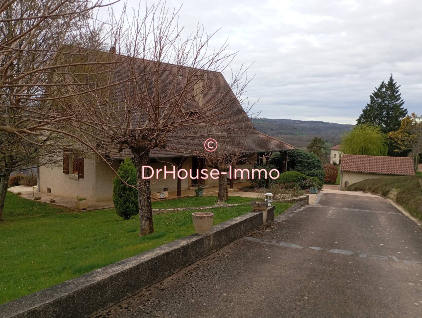 Maison 5 pièces de 175 m² - Saint-Céré (46400)