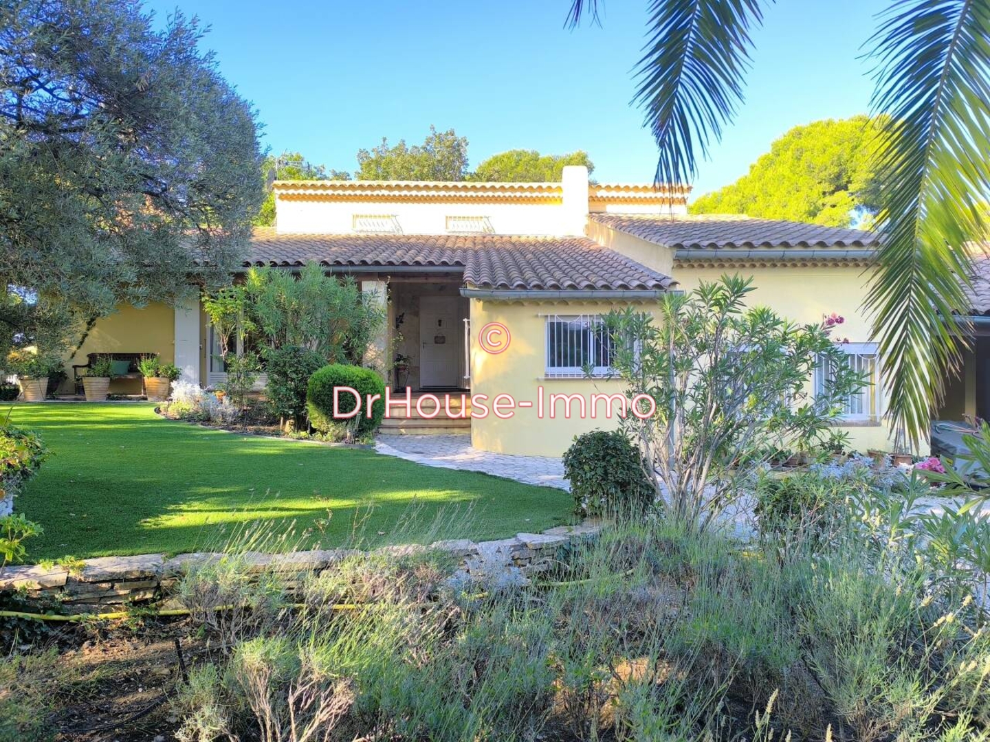 Maison 7 pièces de 195 m² - Aubagne (13400)