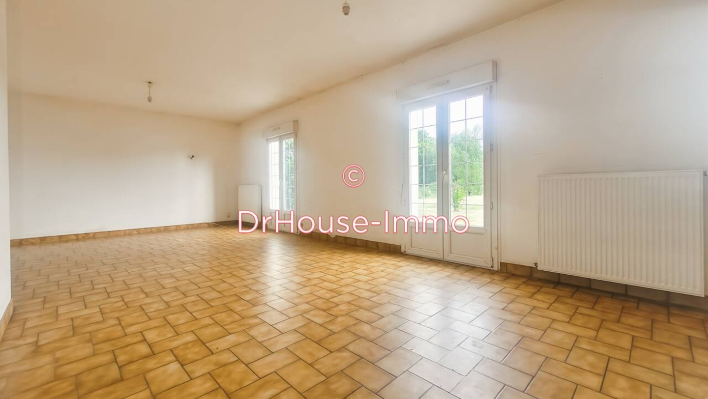 Maison 7 pièces de 161 m² - Saint-Julien-de-Vouvantes (44670)
