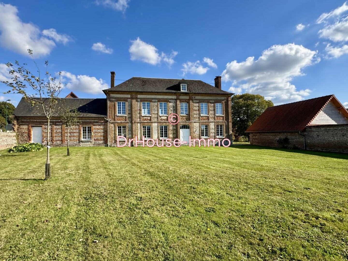 Maison 7 pièces de 233 m² - Saint-Vaast-d'Équiqueville (76510)