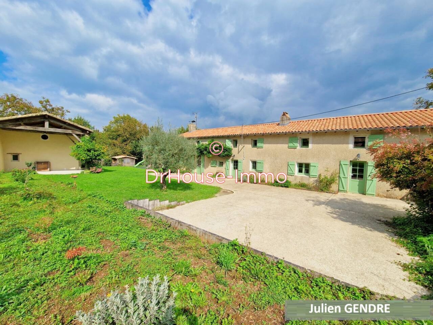 Maison 7 pièces de 271 m² - Vitré (79370)