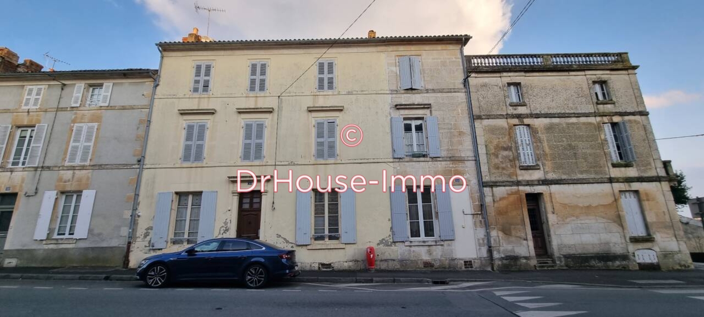 Maison 8 pièces de 180 m² - Fontenay-le-Comte (85200)