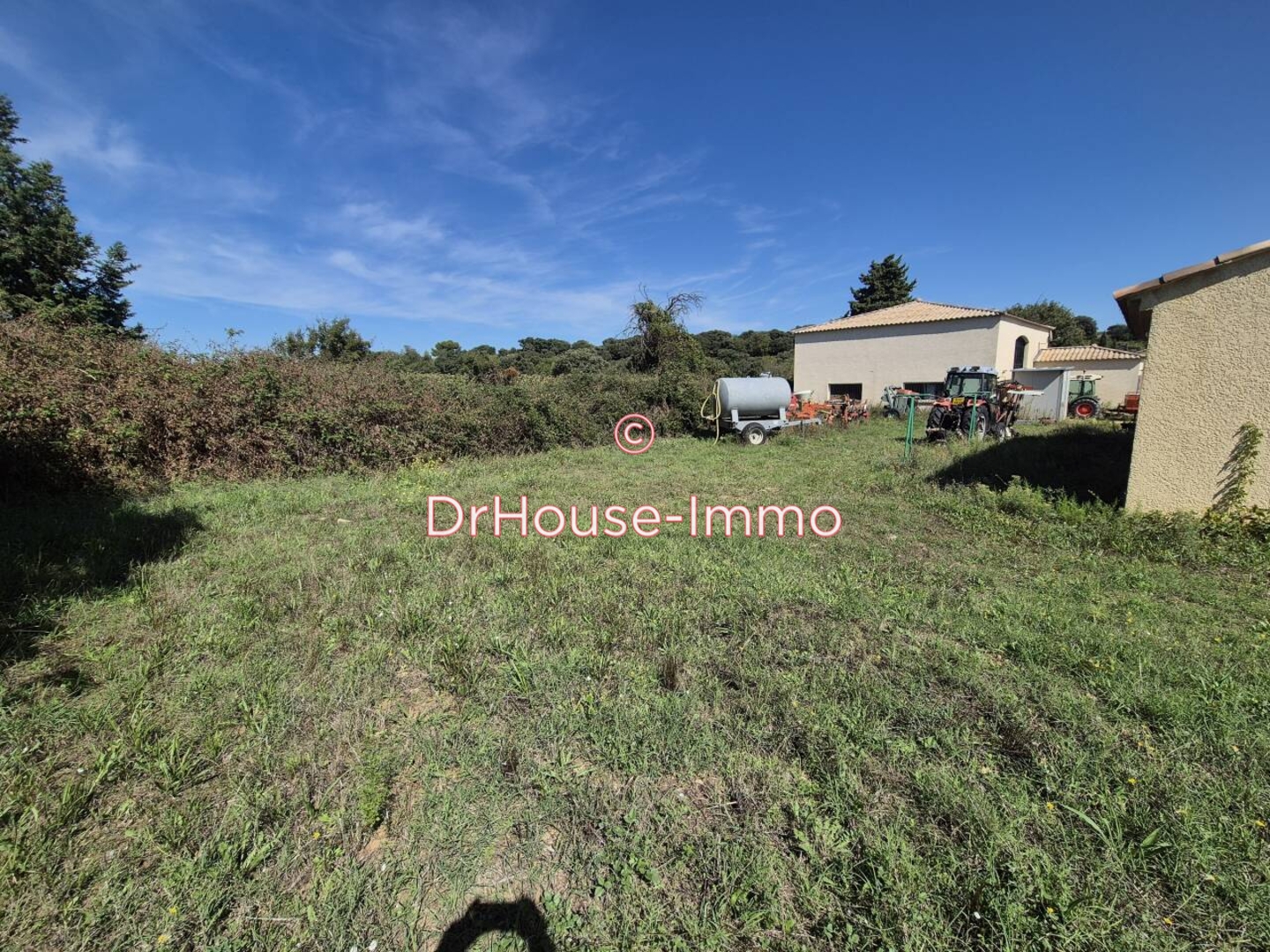 Terrain de 1 323 m² - Tavel (30126)