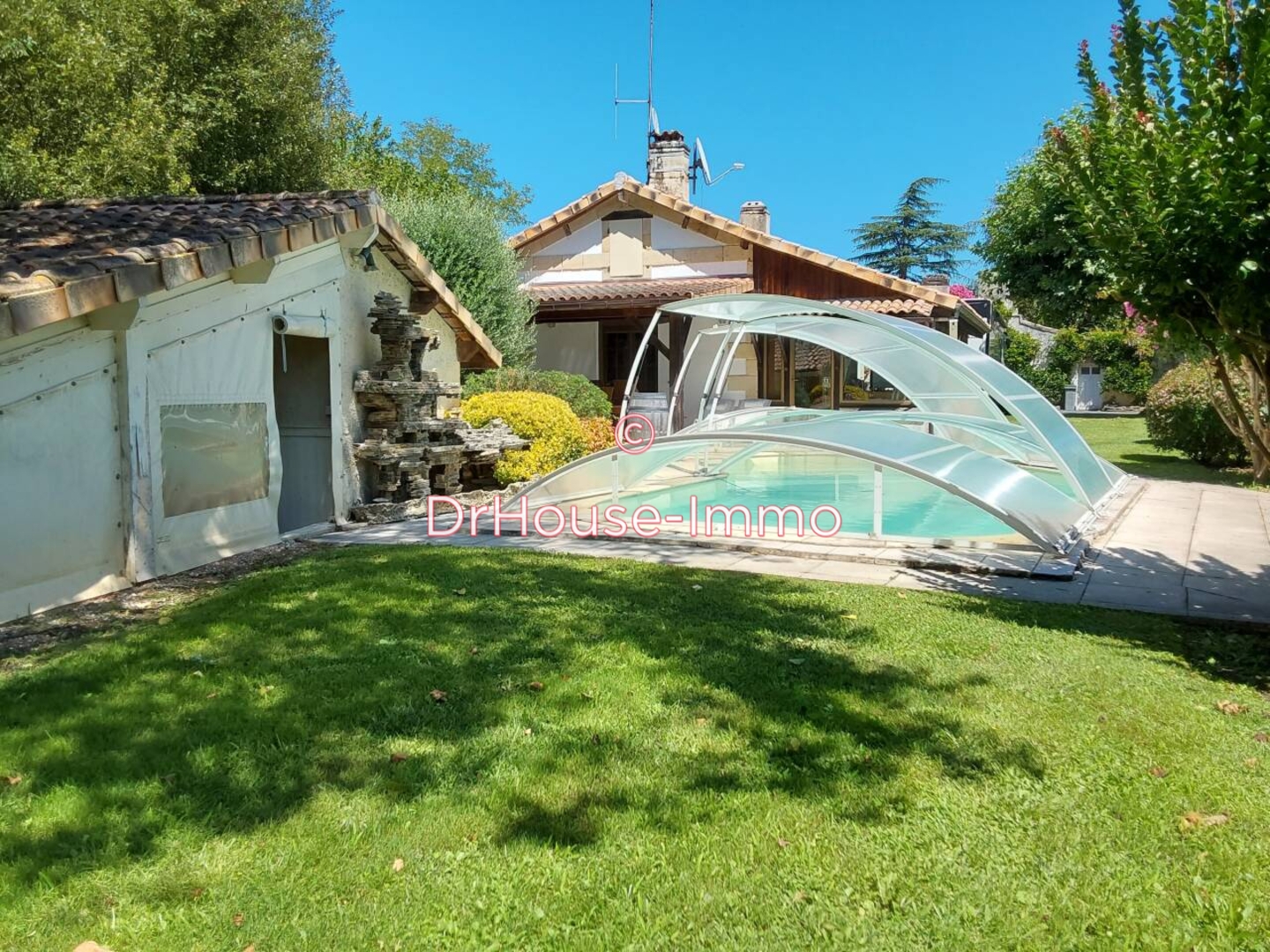 Maison 6 pièces de 185 m² - Abzac (33230)