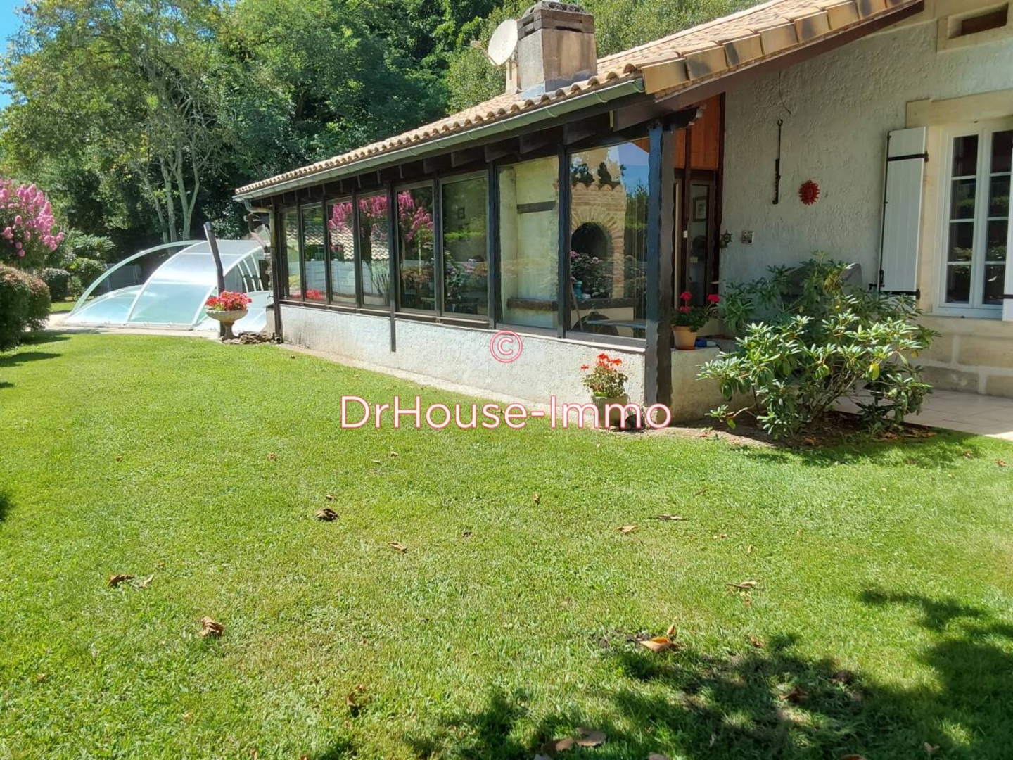 Maison 6 pièces de 185 m² - Abzac (33230)