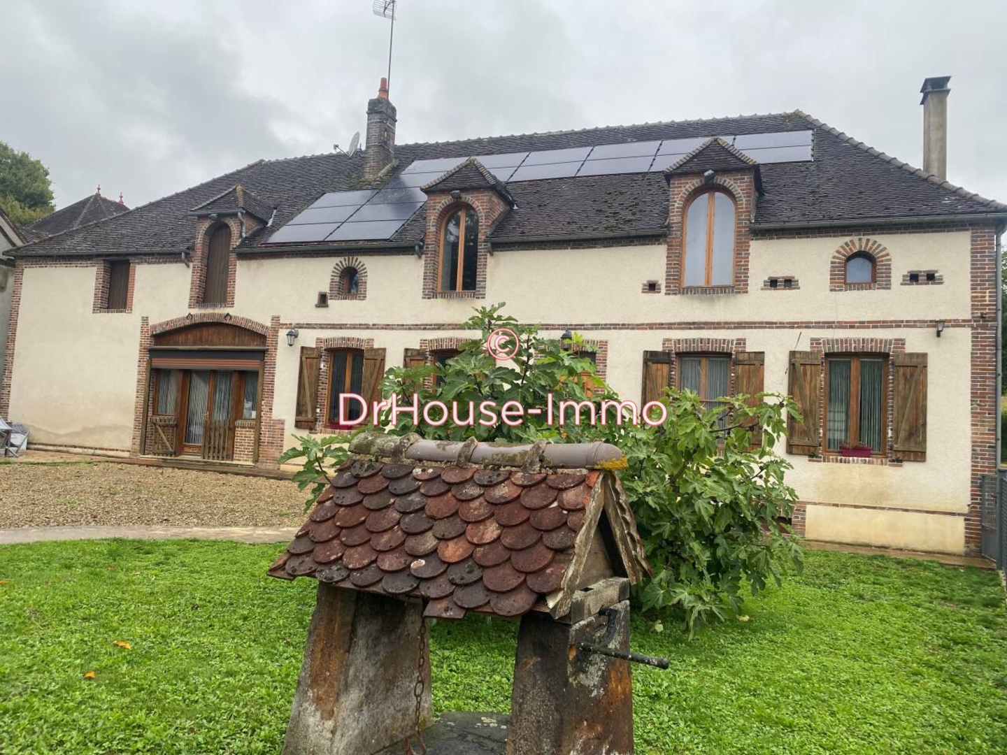 Maison 7 pièces de 240 m² - Saint-Aubin-Château-Neuf (89110)