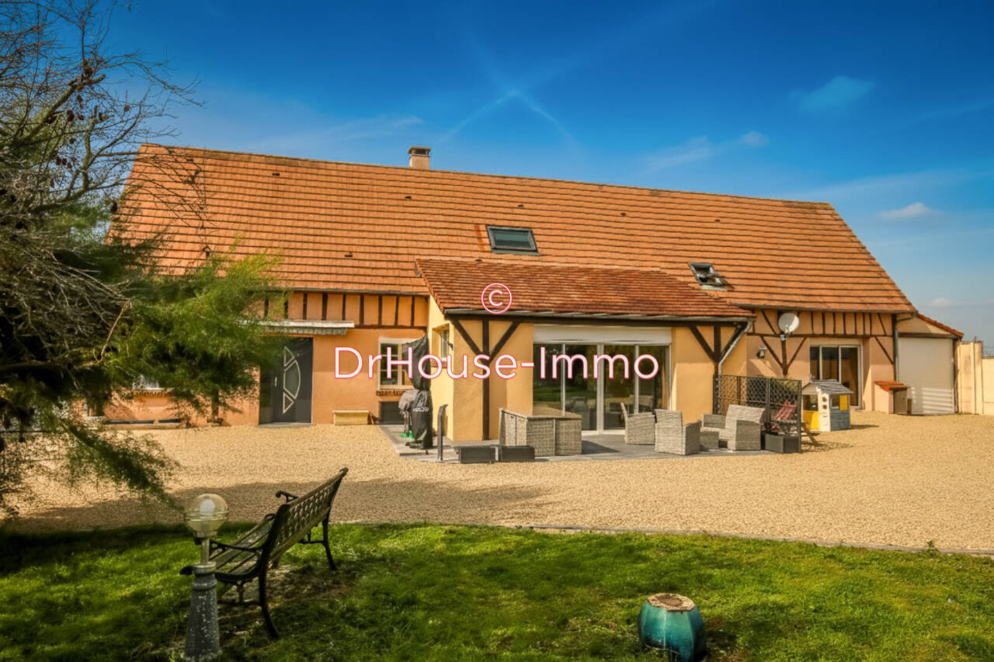 Maison 8 pièces de 202 m² - Chuisnes (28190)