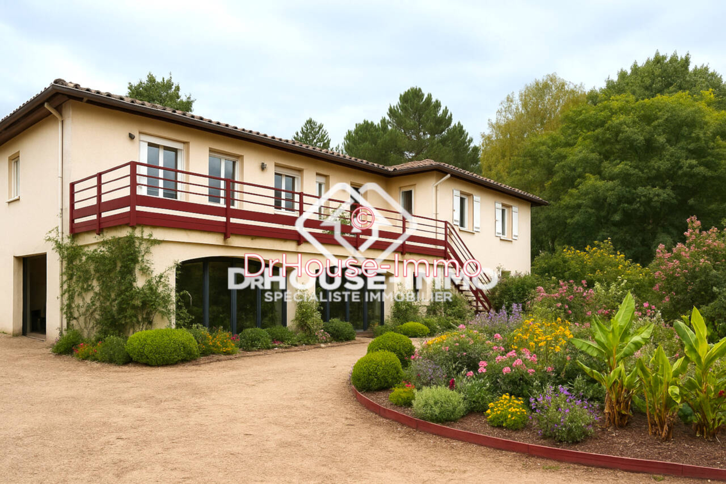 Maison 5 pièces de 156 m² - Chalagnac (24380)