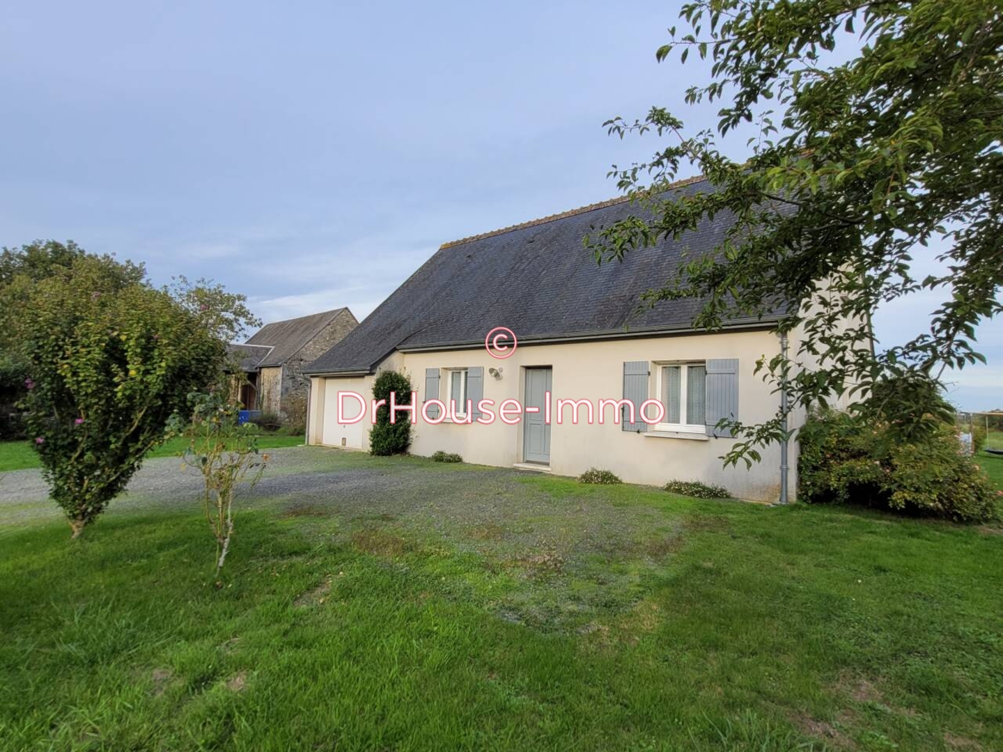 Maison 7 pièces de 131 m² - Sainte-Catherine-de-Fierbois (37800)