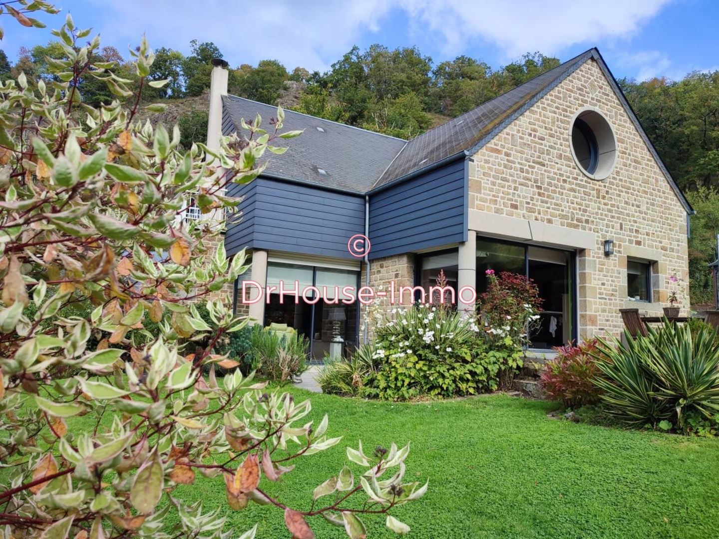 Maison 8 pièces de 282 m² - Vire Normandie (14500)