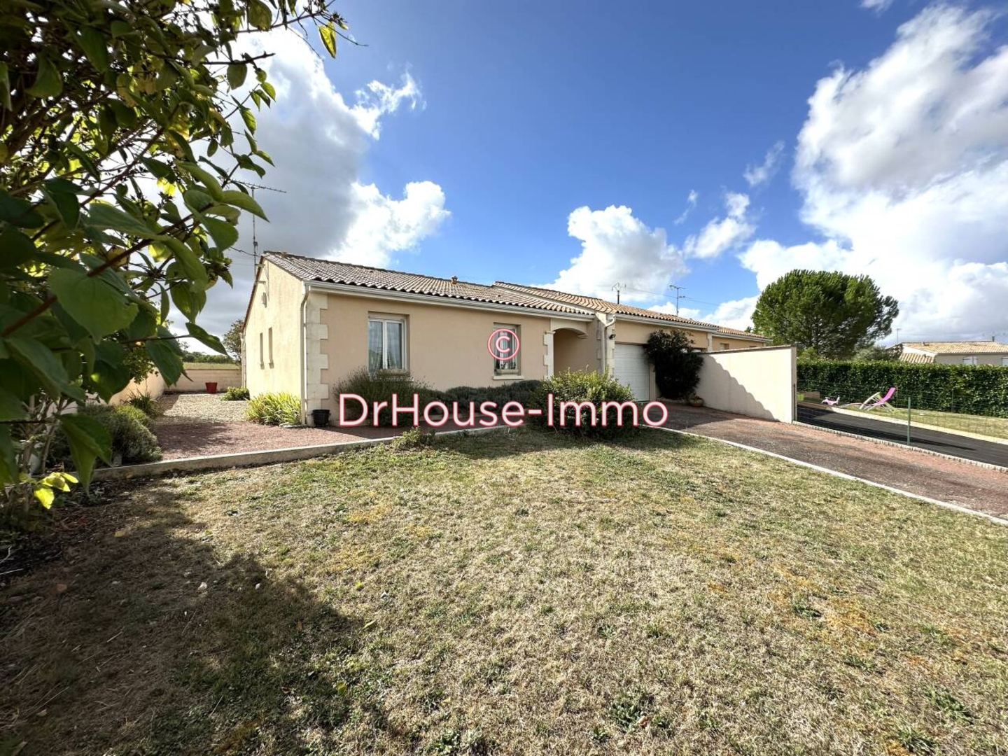 Maison 4 pièces de 92 m² - Rouillac (16170)