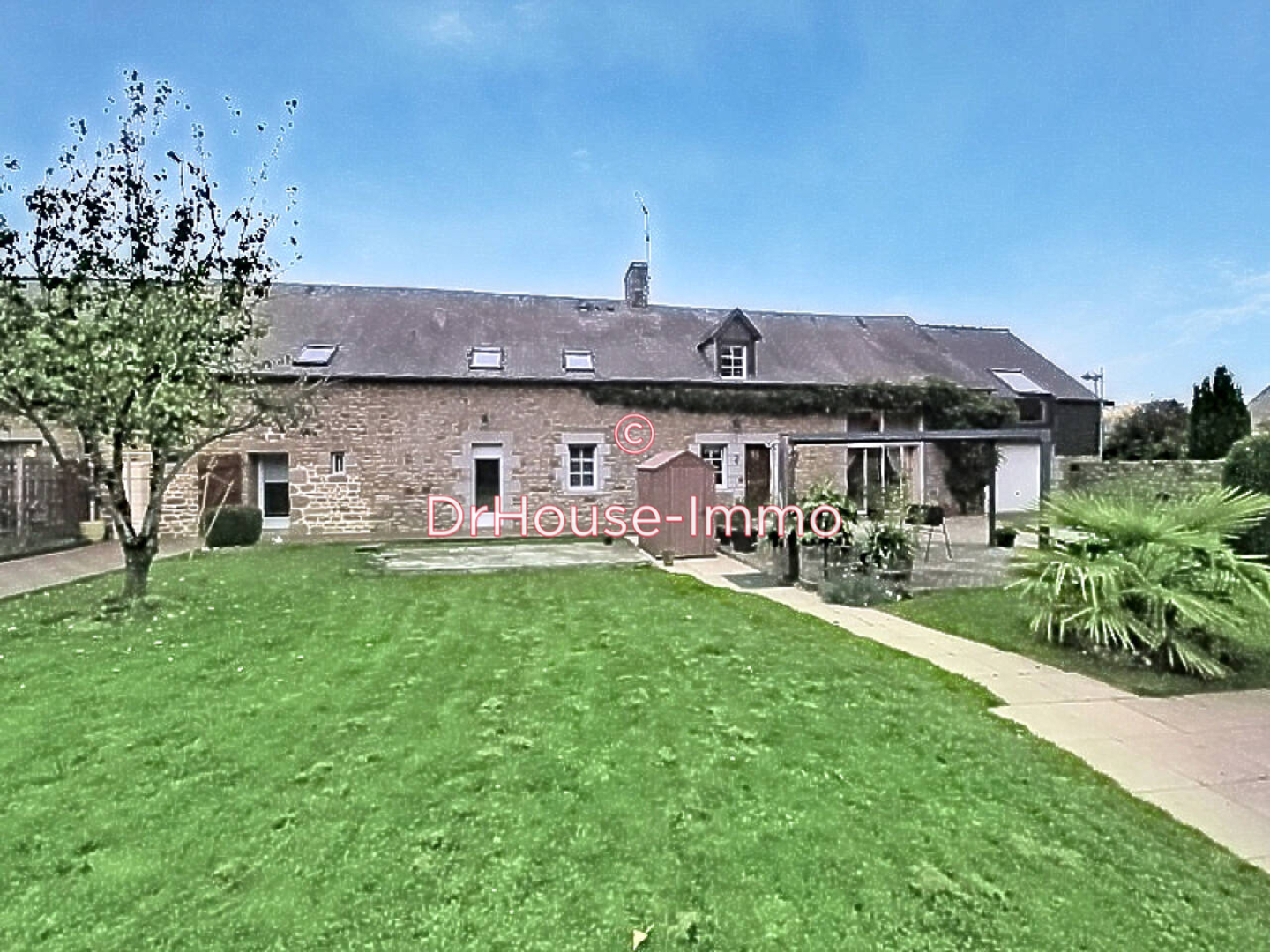 Maison 7 pièces de 201 m² - Le Châtellier (35133)