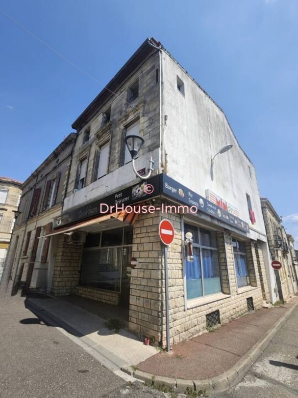 Immeuble 6 pièces de 240 m² - Pauillac (33250)