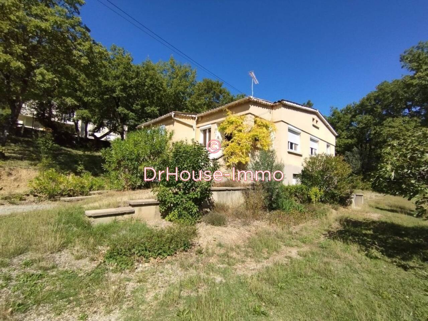 Maison 9 pièces de 160 m² - Château-Arnoux-Saint-Auban (04160)