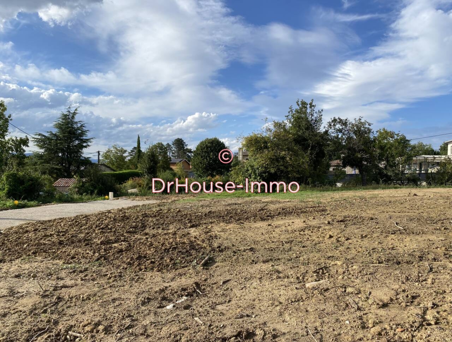 Terrain de 667 m² - Fareins (01480)