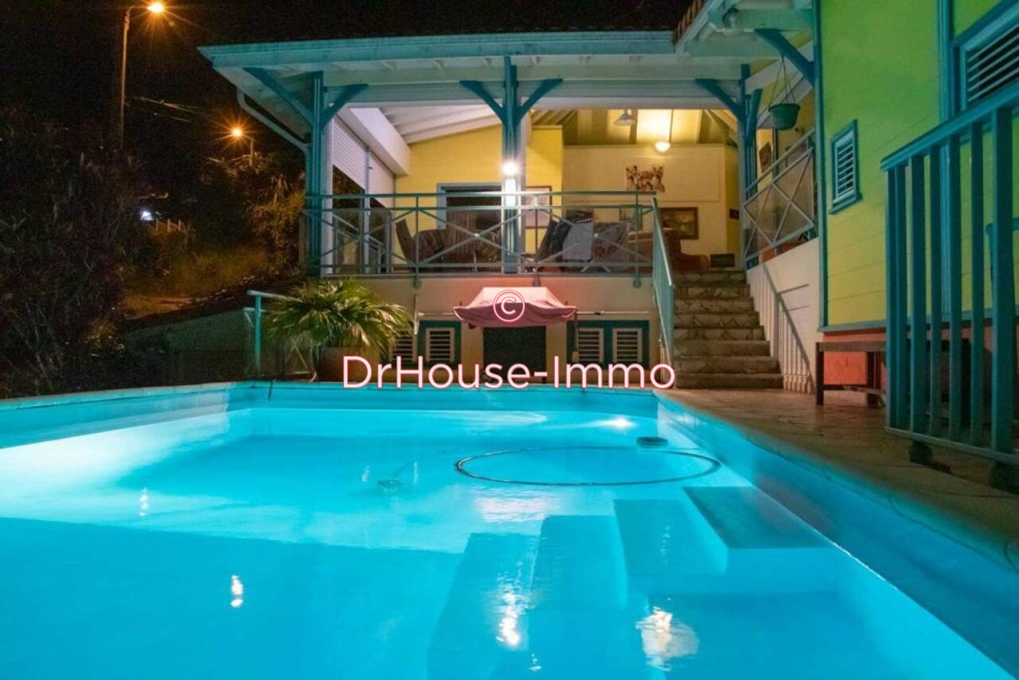 Immeuble 11 pièces de 350 m² - Sainte-Luce (97228)