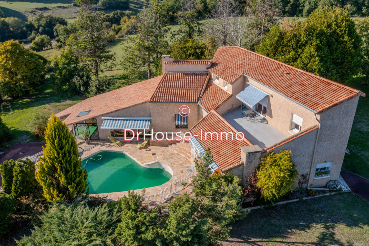 Maison 11 pièces de 278 m² - Ribérac (24600)