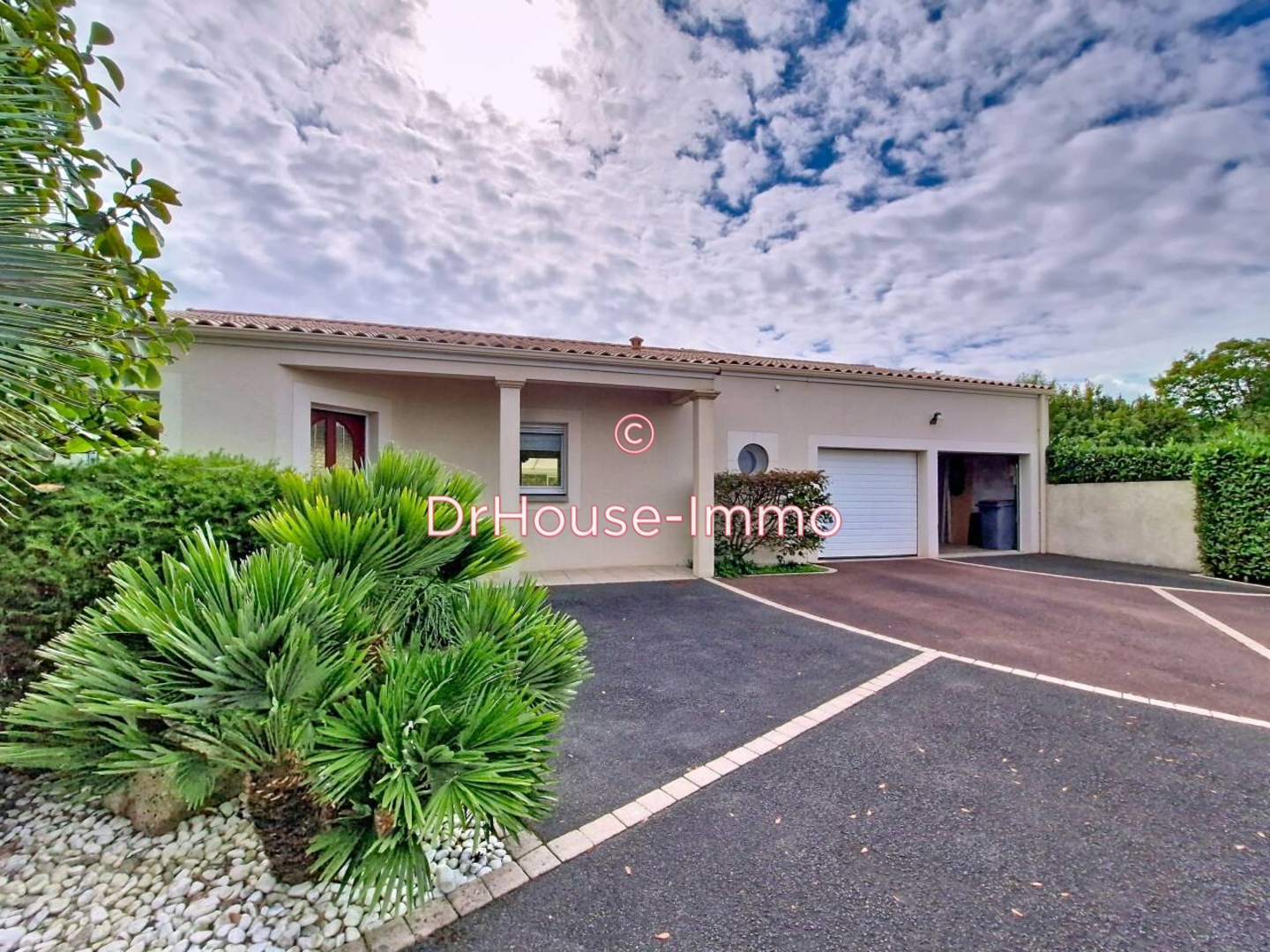 Maison 6 pièces de 215 m² - Saint-Gelais (79410)