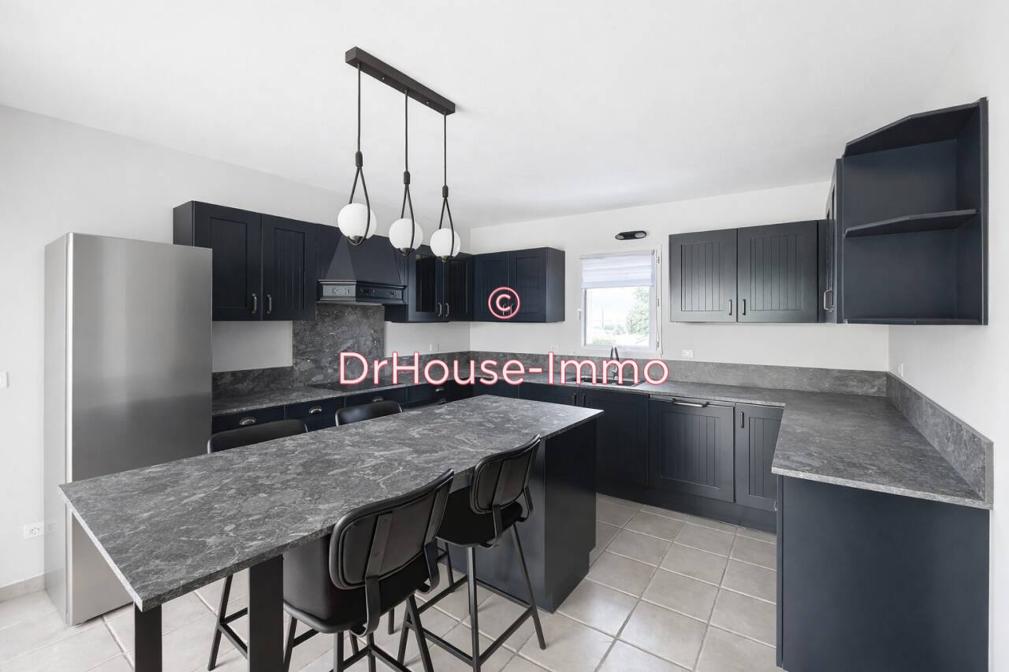 Maison 6 pièces de 215 m² - Saint-Gelais (79410)