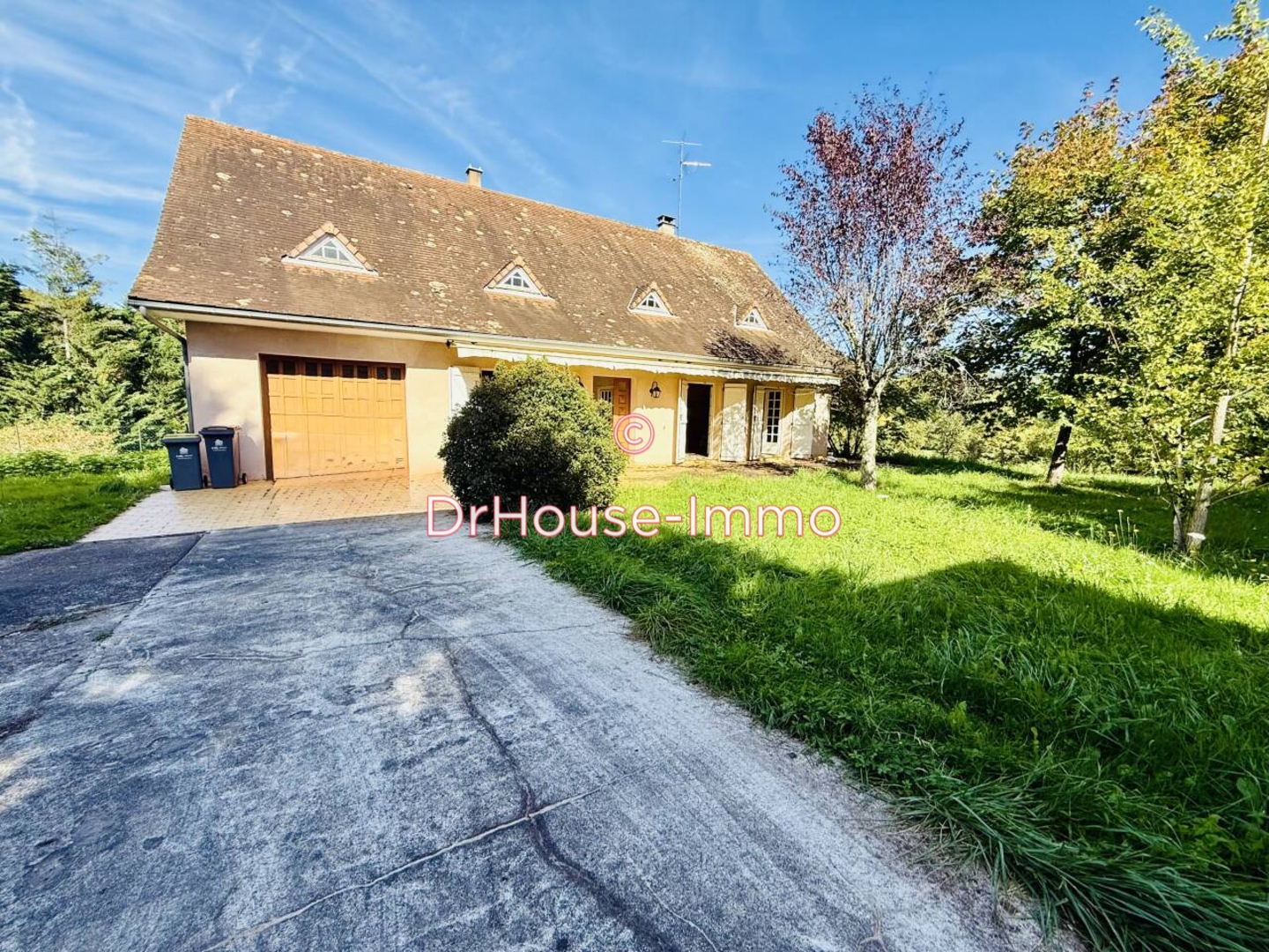 Maison 10 pièces de 215 m² - Voutezac (19130)