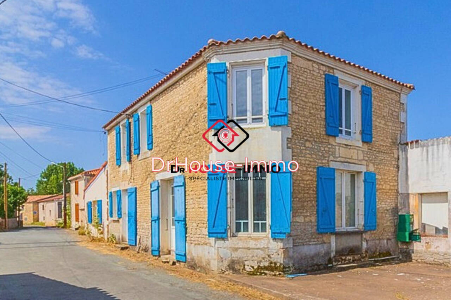 Maison 6 pièces de 262 m² - Nalliers (85370)