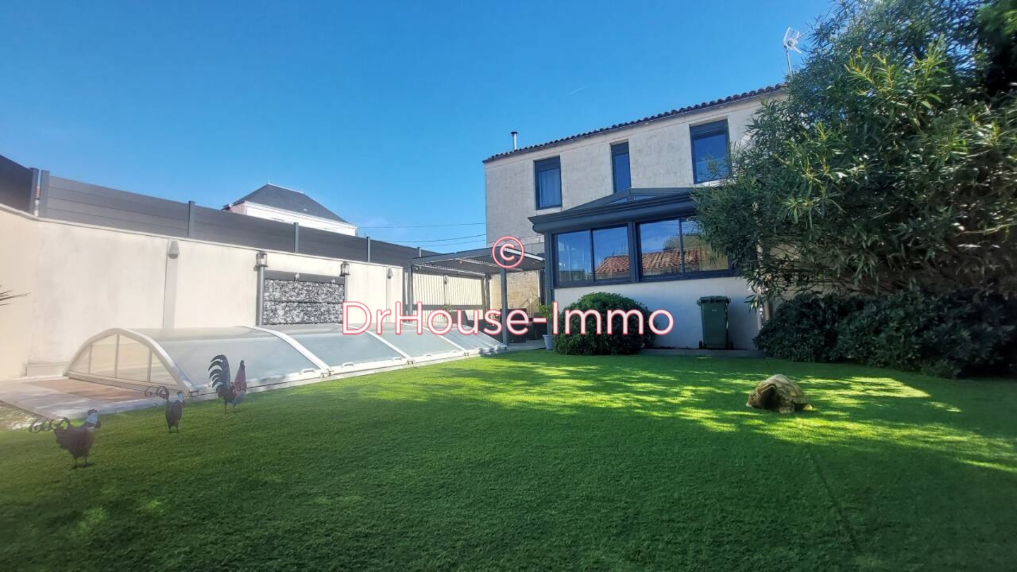 Maison 5 pièces de 170 m² - Saintes (17100)