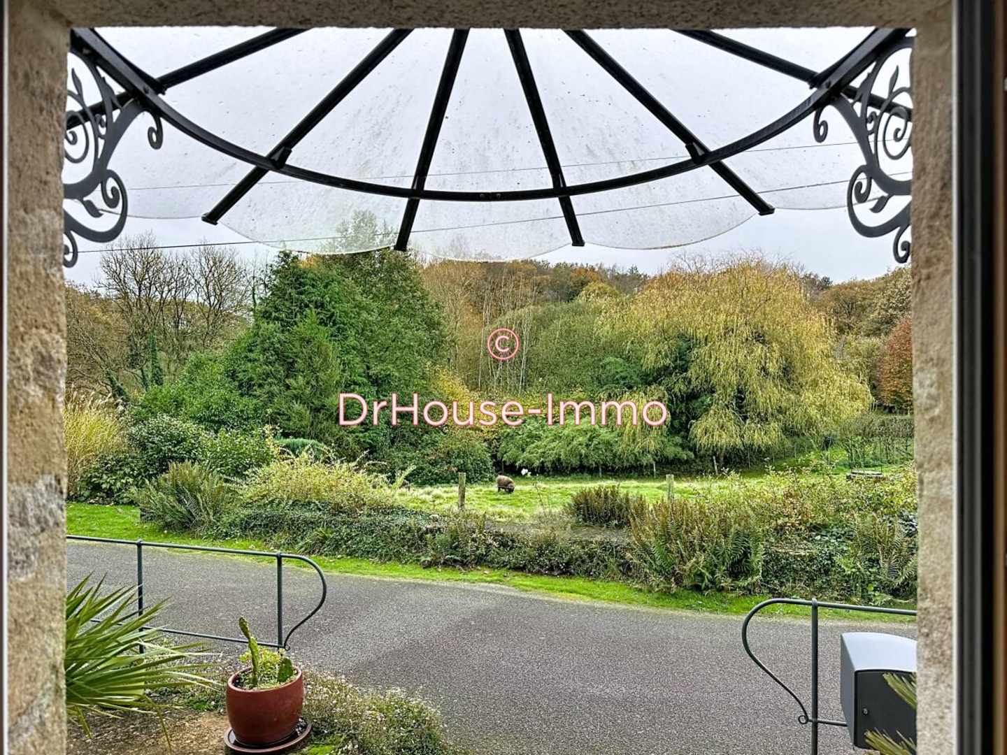 Maison 6 pièces de 162 m² - Guéhenno (56420)