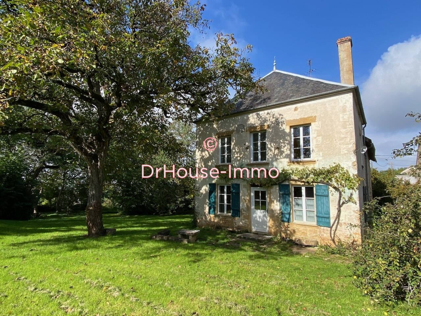 Maison 6 pièces de 186 m² - Saint-Père (89450)