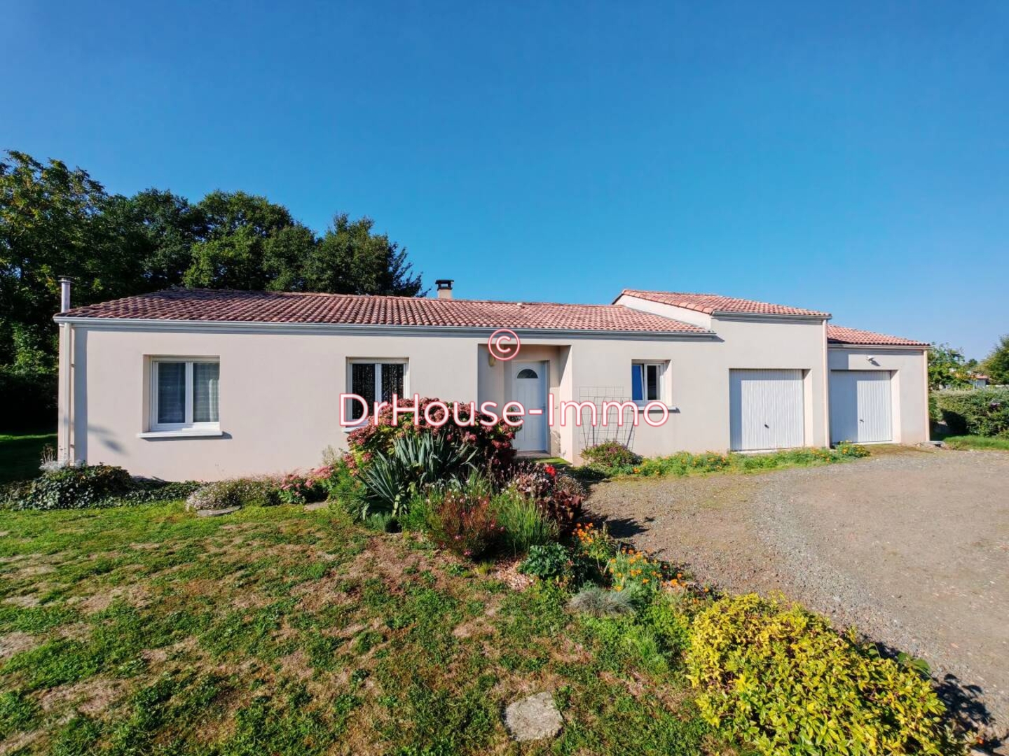 Maison 5 pièces de 105 m² - Saint-Vincent-la-Châtre (79500)