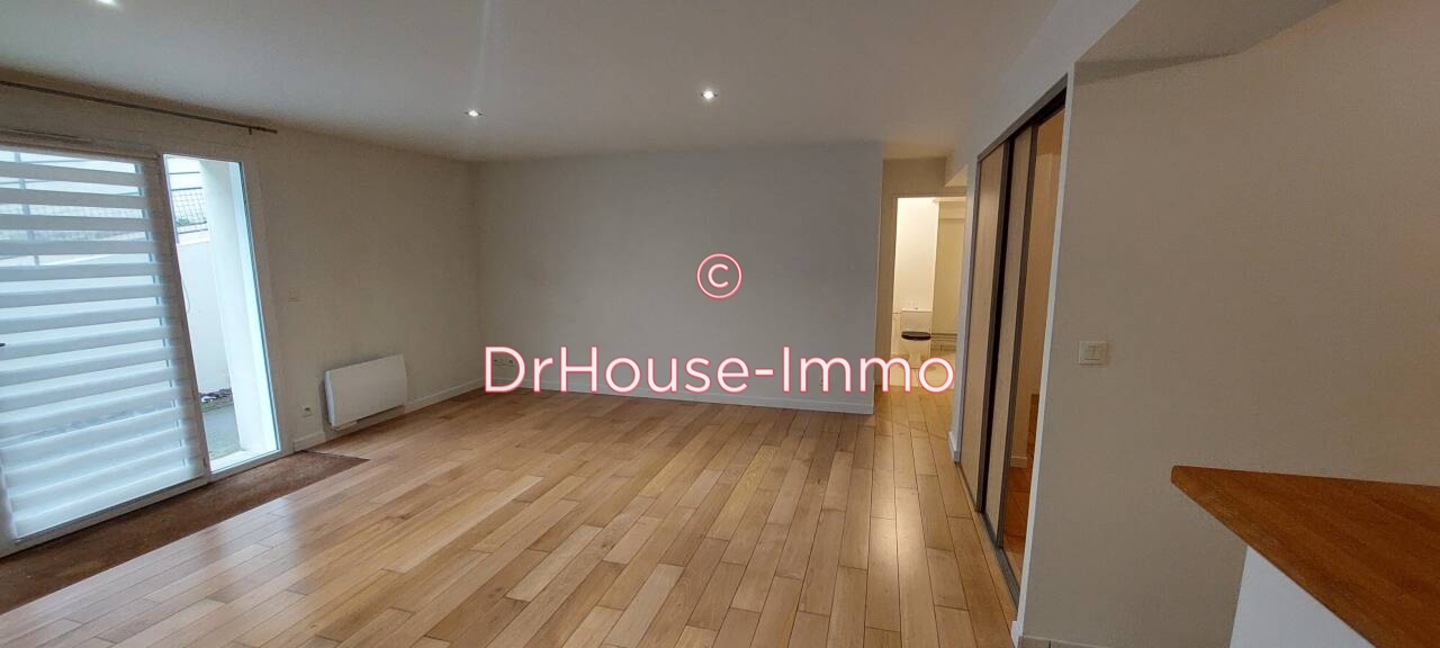 Appartement 2 pièces de 54 m² - Saint-Julien-les-Villas (10800)