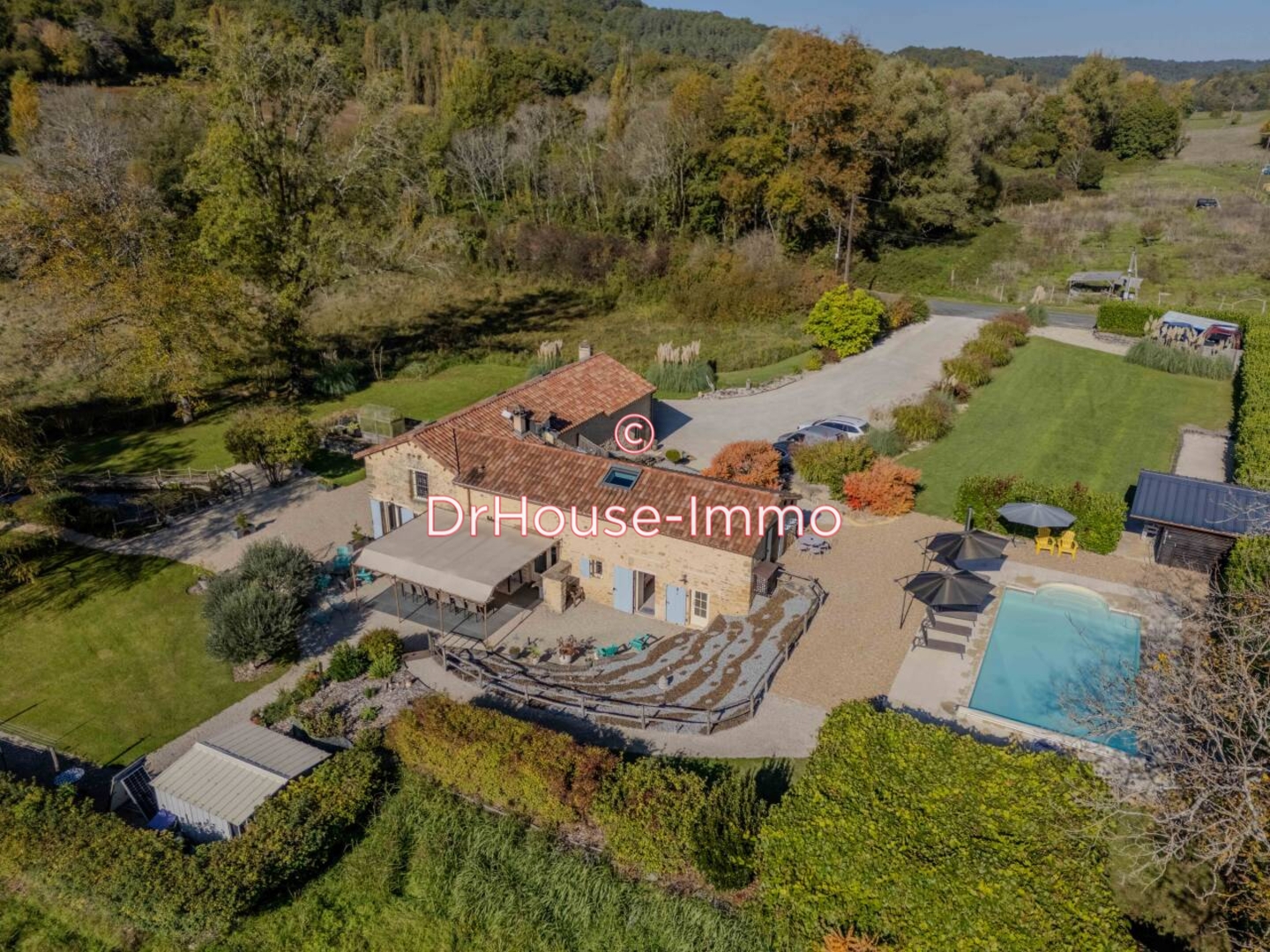 Maison 5 pièces de 222 m² - Montignac-lascaux (24290)