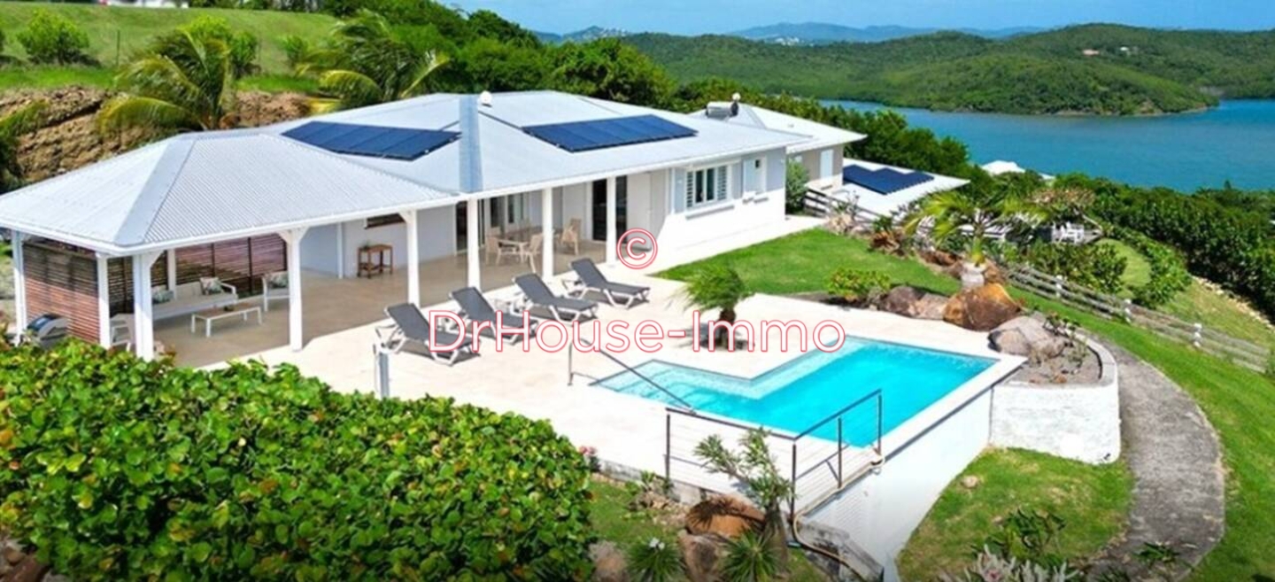 Maison 5 pièces de 136 m² - François (97240)