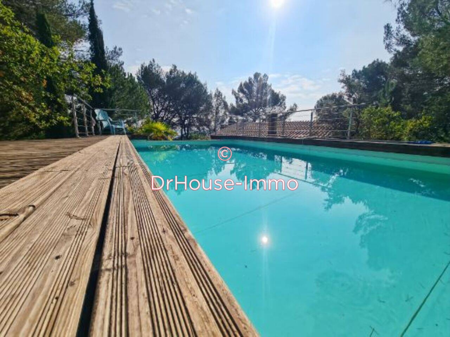 Maison 7 pièces de 194 m² - Pierrevert (04860)