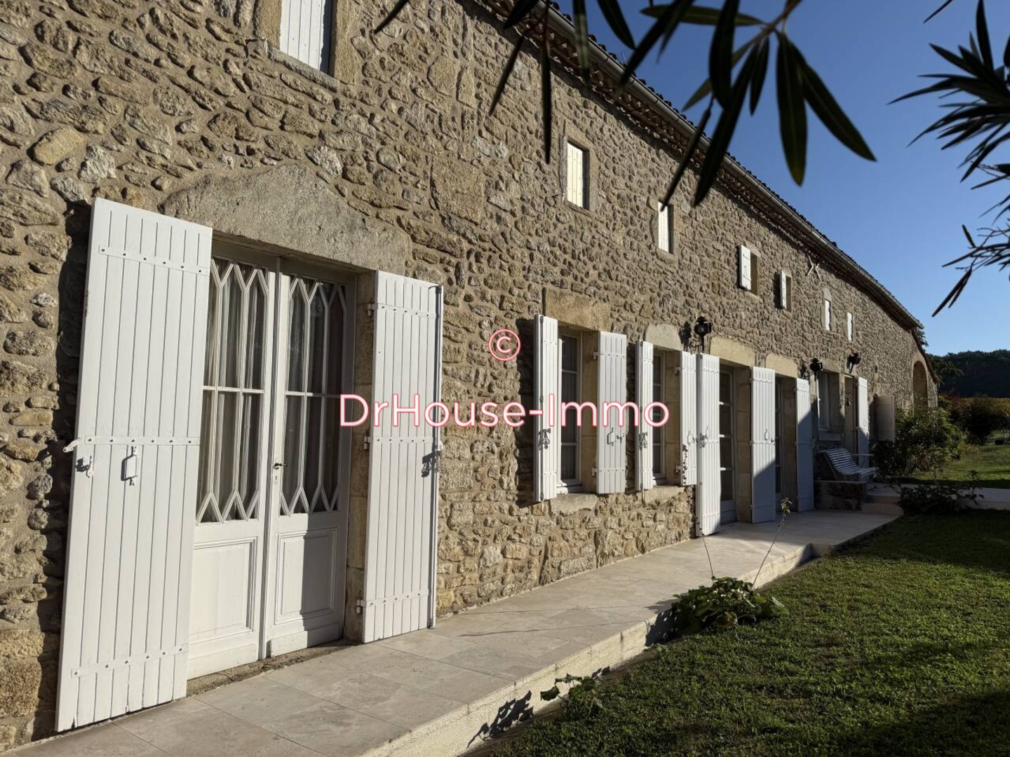 Maison 10 pièces de 292 m² - Pellegrue (33790)