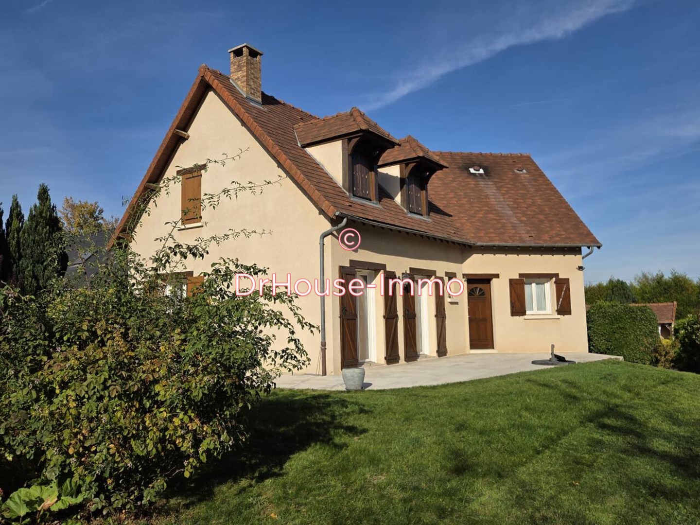 Maison 7 pièces de 145 m² - Saint-Julien-les-Villas (10800)