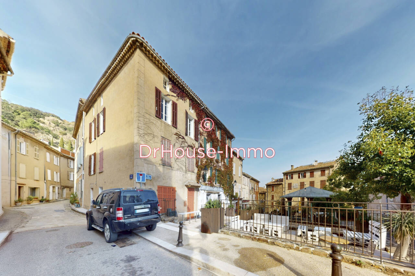 Maison 5 pièces de 105 m² - La Garde-Freinet (83680)
